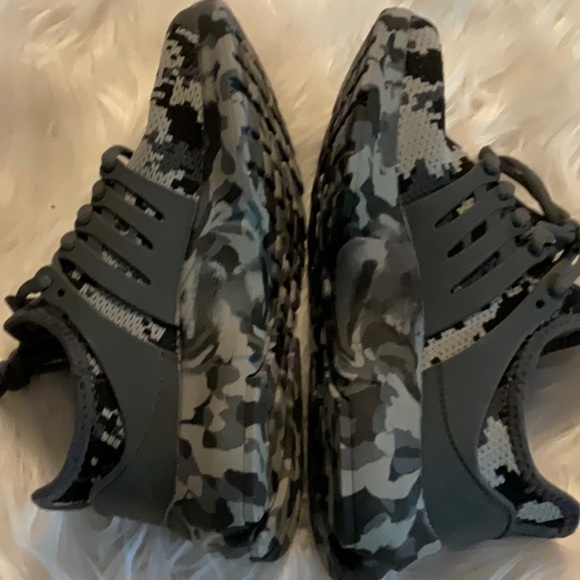 Camouflage Athletic Sneakers - Picture 5 of 7